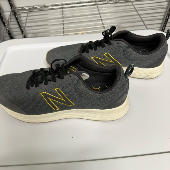 New Balance sneakers - Picture 3 of 7